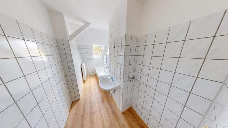 Dachgeschoßwohnung Chemnitz Kapellenberg - 2 Zimmer, 72 m&sup2;, 410&euro; | Angebot:26682184