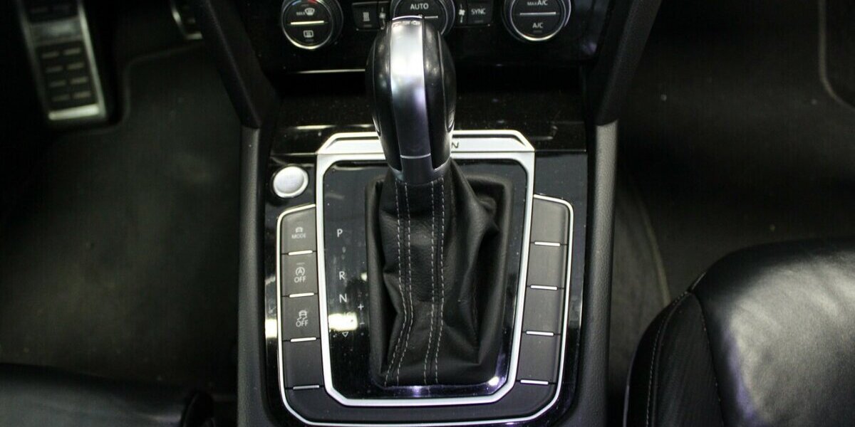 VW Arteon 2.0 TSI 4Motion DSG R-Line 147.227 km 22.980 &euro; Euskirchen 53881