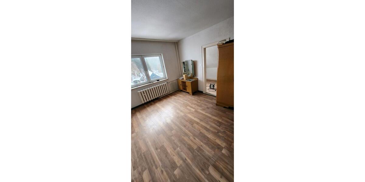 Doppelhaushälfte Neuhaus am Rennweg - 8 Zimmer, 140 m&sup2;, 75.000&euro; | Angebot:25873708
