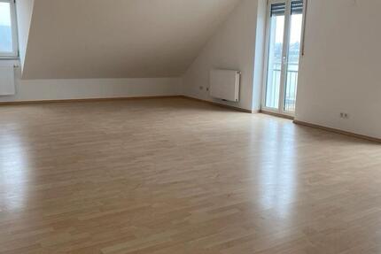 Wohnung Roding - 4 Zimmer, 135 m&sup2;, 700&euro; | Angebot:25058112