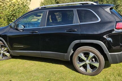 Jeep Cherokee 94.000 km 19.900 € Baruth/ Mark 15837