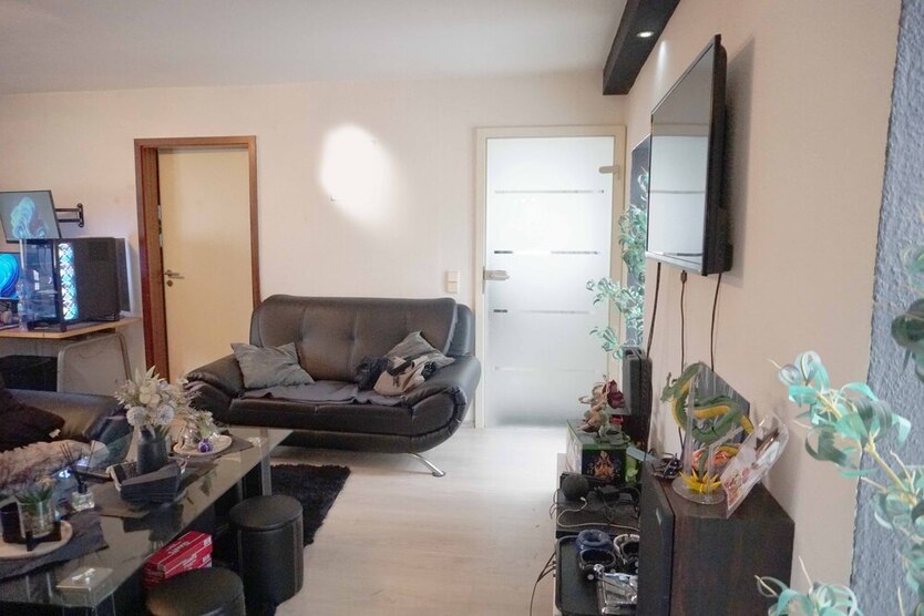 ~~ VERMIETETE ETAGENWOHNUNG IN ZWEITER BAUREIHE IN ZENTRALER LAGE ~~ 3 zimmer