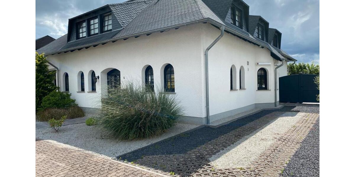 Villa Schwalbach - 8 Zimmer, 396 m&sup2;, 550.000&euro; | Angebot:27120414