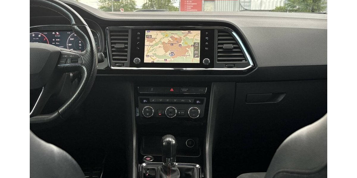 Seat Ateca FR KAMERA/NAVI/CARPLAY/KEYLESS/SHZ/AHK/DSG 113.916 km 16.900 &euro; Villingen-Schwenningen 78054