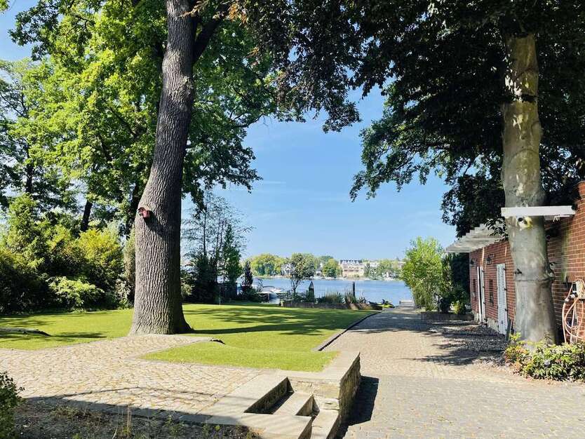 Haus zum Kaufen in Berlin 3.100.000 € 300 m²