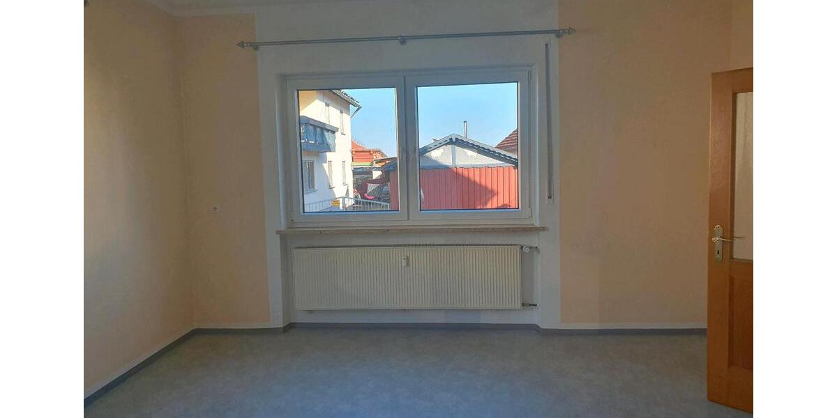 Erdgeschoßwohnung Hilpoltstein - 4 Zimmer, 110 m&sup2;, 600&euro; | Angebot:25390361
