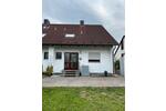 Doppelhaushälfte mit Garten und Garage