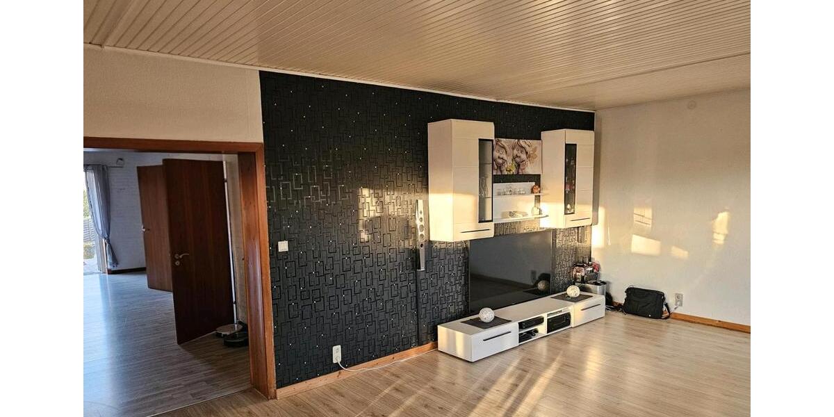 Erdgeschoßwohnung Bad Segeberg - 5 Zimmer, 150 m&sup2;, 1.650&euro; | Angebot:25396986