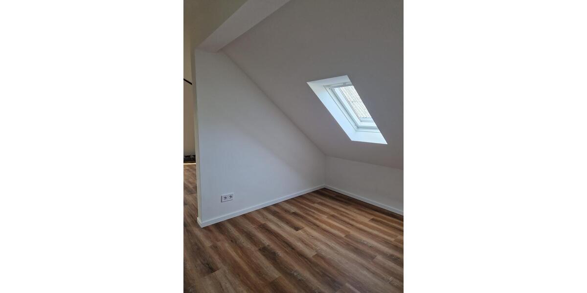 Neu sanierte 3-ZKB-Wohnung mit Stellplatz & EBK –sofort verfügbar 3 zimmer