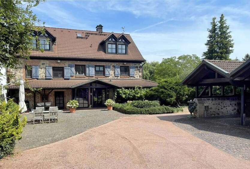 Haus zum Kaufen in Bruchköbel 1.790.000 € 329 m² 8 zimmer