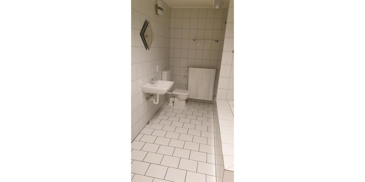 3 Zimmer Wohnung, Küche, Bad und Dachterrasse in 97653 Bisch 3 zimmer