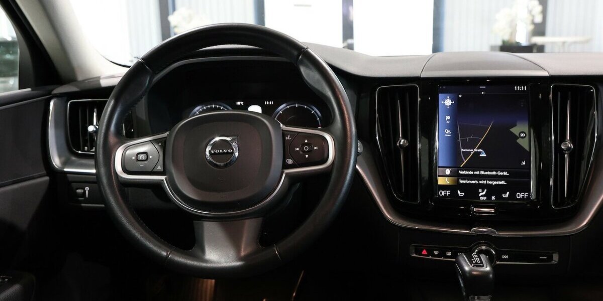 Volvo XC60 D4 MOMENTUM PRO / PANORAMA, MATRIX-LED 130.000 km 26.991 &euro; Hamm 59077