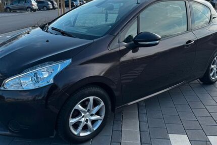 Peugeot 208 117.500 km 3.100 &euro; münchen 81539