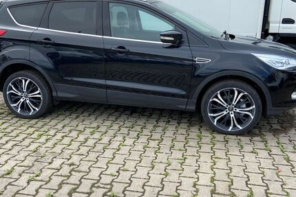 Ford Kuga 213.454 km 6.900 € Alteglofsheim 93087