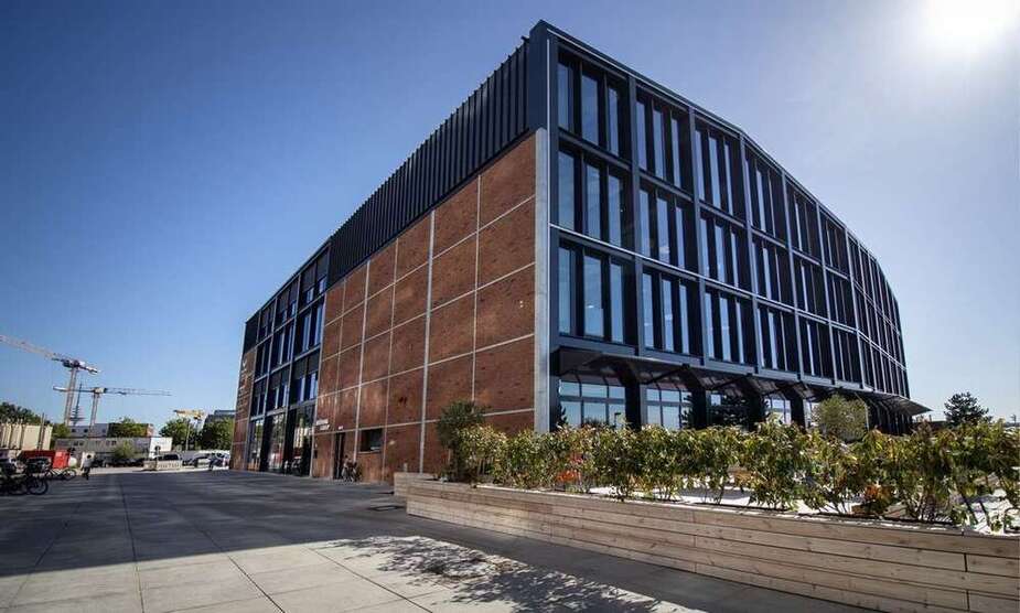 Büro in Bremen 5.026,65 € 305 m²