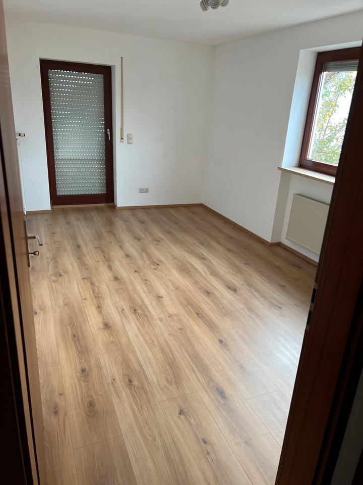 Doppelhaushälfte mit Garten und Garage