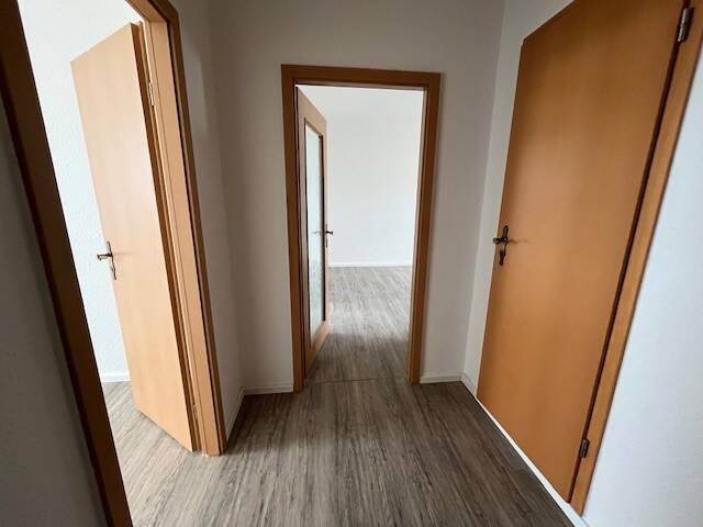 Etagenwohnung Zwickau Neuplanitz - 4 Zimmer, 75 m&sup2;, 450&euro; | Angebot:26643750