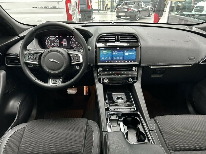 F-Pace 3,0 D AWD R-Sport +AHK+Panorama+Navi+Kamera