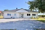 Jetzt Miete möglich! Winkelbungalow 5 km bis Neubrandenburg, Baujahr 2022, Doppelgarage, EBK,Carport - Einfamilienhaus Sponholz | Angebot:25929684
