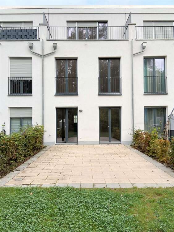 Haus zum Mieten in Berlin 2.074,14 € 137.16 m²