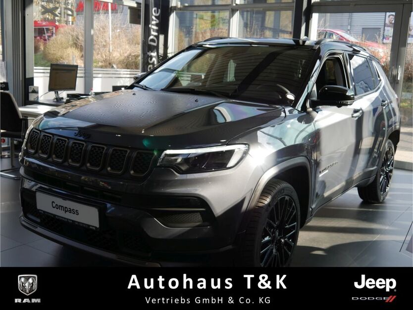 Jeep Compass 49.854 km 29.990 € Hamburg 21077