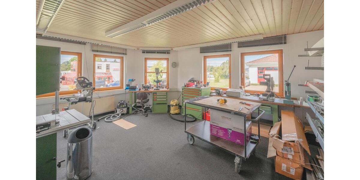 Gewerbeobjekt Villingen-Schwenningen Schwenningen - 2.317&euro; | Angebot:22402010