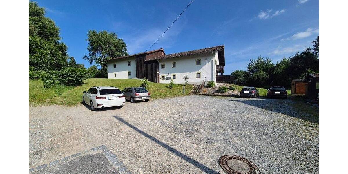 Renovierte 3- Zimmer-ETW mit Balkon u. KFZ- Stellplatz in ruhiger Lage nahe der Stadt Bad Kötzting 3 zimmer