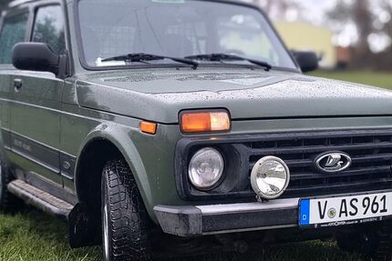 Lada Niva 89.101 km 8.999 &euro; Pausa 07952