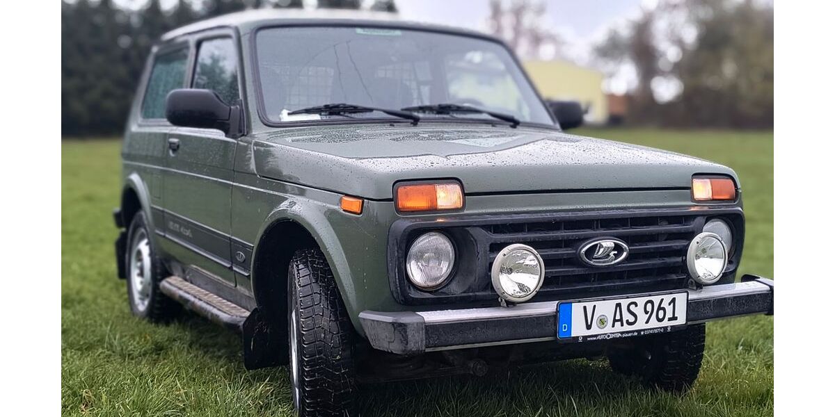 Lada Niva 89.101 km 8.999 &euro; Pausa 07952