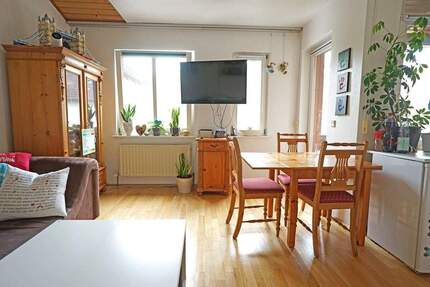 VERMIETETE EIGENTUMSWOHNUNG MIT LOGGIA UND STELLPLATZ SUCHT NEUEN EIGENTÜMER 4 zimmer