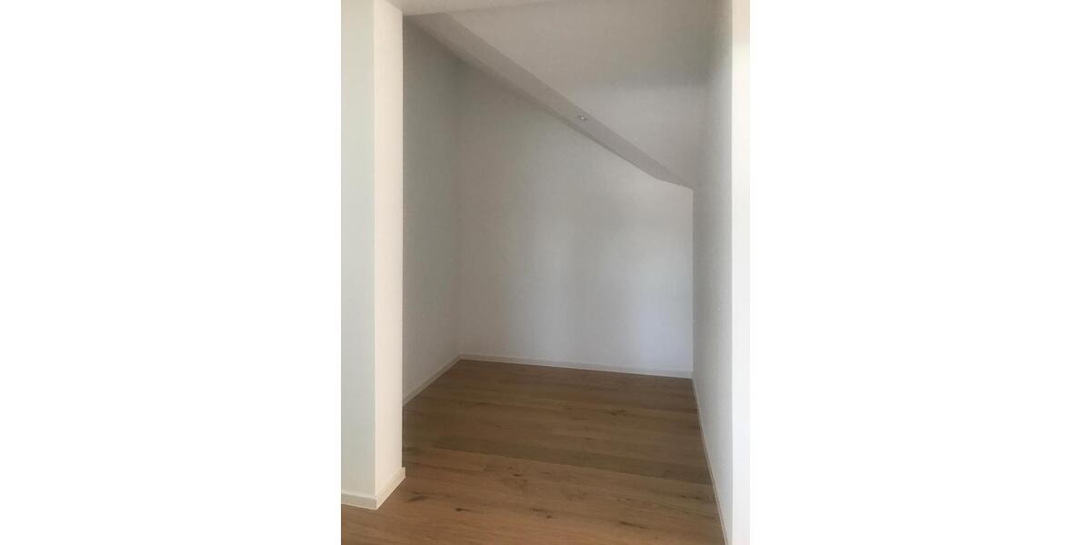 Dachgeschoßwohnung Biberach an der Riß - 3.5 Zimmer, 146 m&sup2;, 1.880&euro; | Angebot:26589353
