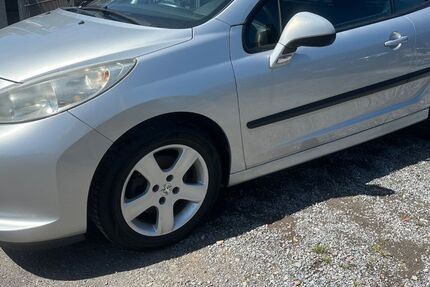 Peugeot 207 119.000 km 3.999 &euro; Düsseldorf 40231
