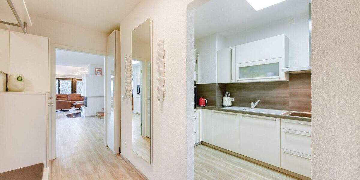 +++ 1-Fam.-RMH (WEG) - Garten, Terrasse, Balkon, Holzkamin - Galerie - inkl. EBK, Einzel-Garage & Kfz-Stellplatz +++ 4 zimmer