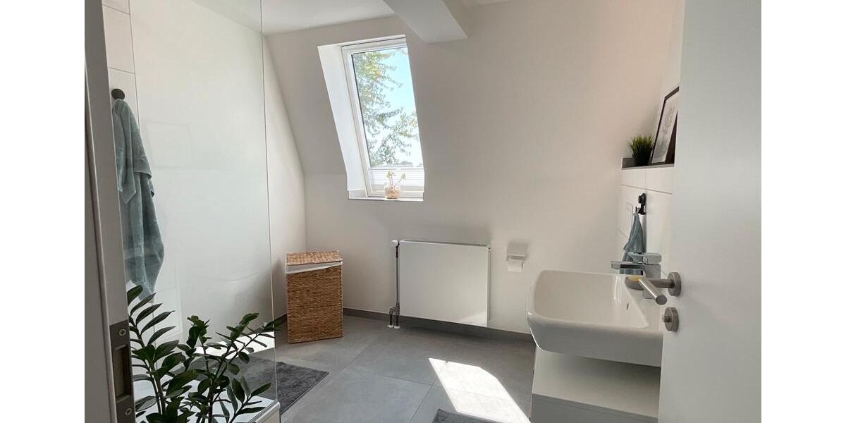 Dachgeschoßwohnung Blomberg - 3 Zimmer, 92 m&sup2;, 185.000&euro; | Angebot:27073240