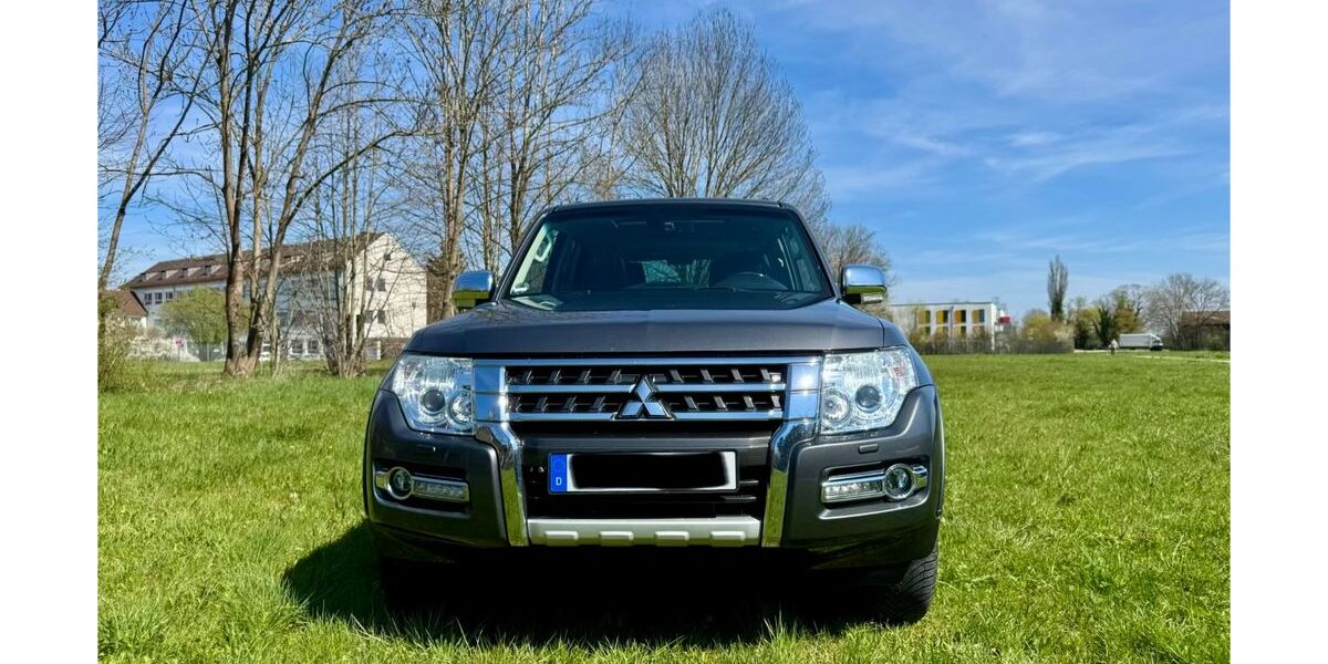 Mitsubishi Pajero 145.300 km 24.200 &euro; Gräfelfing 82166