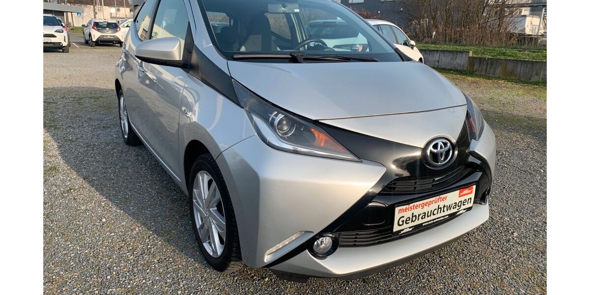 Toyota Aygo (X) 82.300 km 9.990 &euro; Bensheim 64625