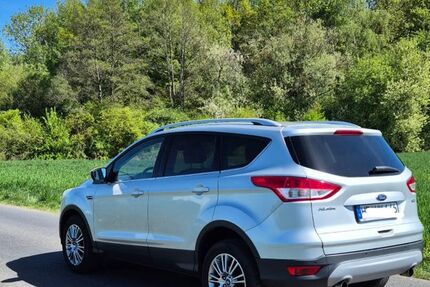 Ford Kuga 72.000 km 9.100 &euro; Borken (Hessen) 34582