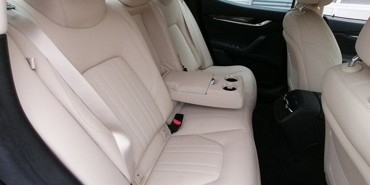 Maserati Ghibli 3.0 D Leder Klimaautomatik Leder BI-XENON 39.900 km 42.499 &euro; Landau 76829