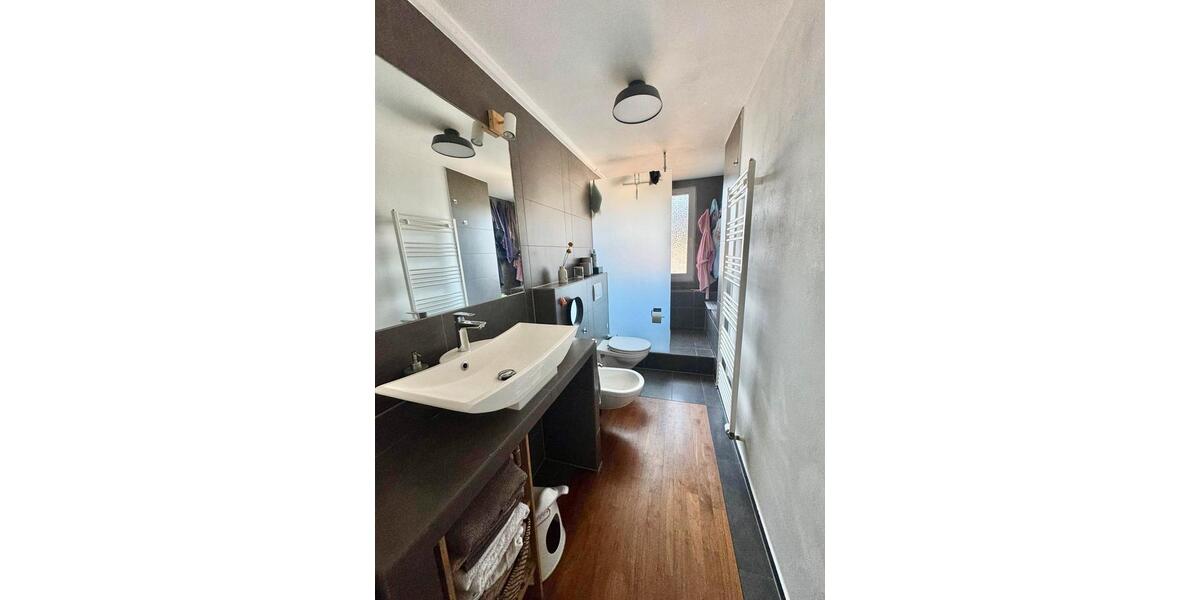 Dachgeschoßwohnung Wiesbaden Biebrich - 5 Zimmer, 122 m&sup2;, 529.000&euro; | Angebot:25570908