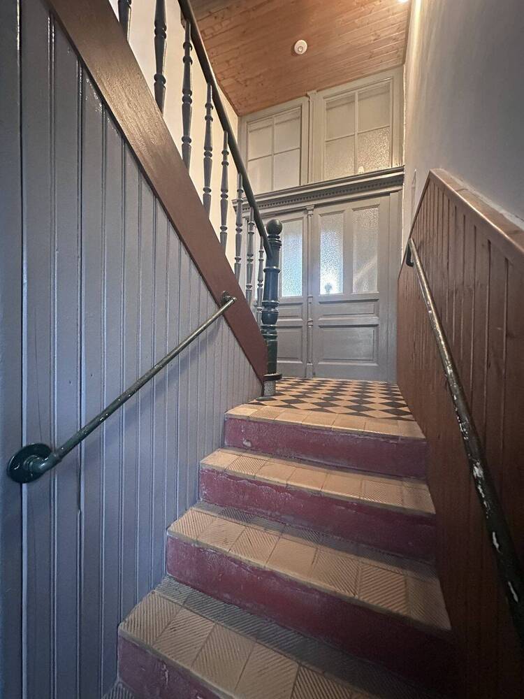 Alle 4 Wohnungen sofort frei! Teilsaniertes Jugendstilhaus