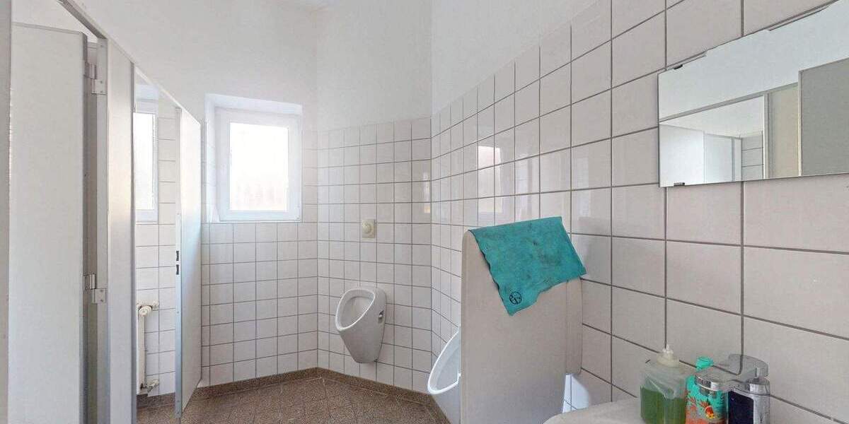 Wohn- und Geschäftshaus mit Gewerbe im EG und zwei großzügigen Wohnungen in Bahnhofsnähe zimmer