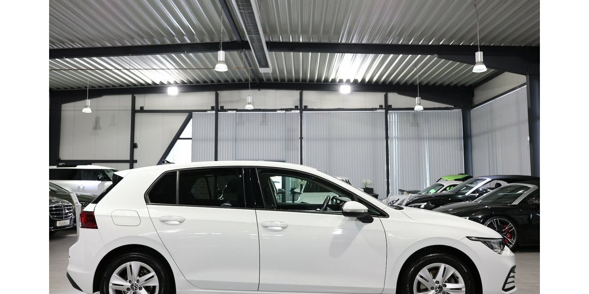 VW Golf VIII 2.0 TDI DSG LIFE IQ / NAVI+KAMERA, LED 53.000 km 21.998 &euro; Hamm 59077