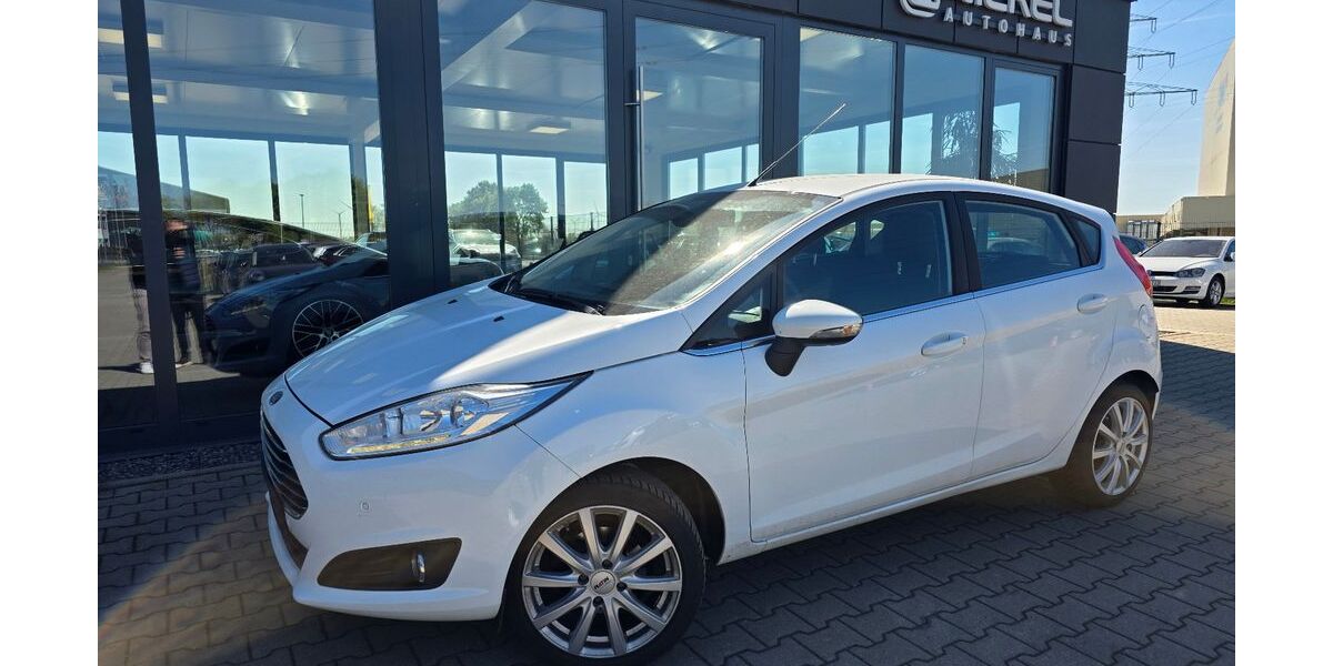 Ford Fiesta 123.000 km 7.499 &euro; Damme 49401