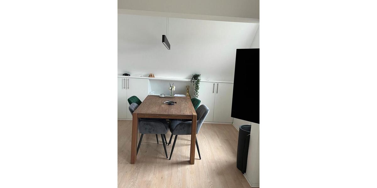 Dachgeschoßwohnung Oldenburg Eversten - 3.5 Zimmer, 80 m&sup2;, 1.100&euro; | Angebot:26415933