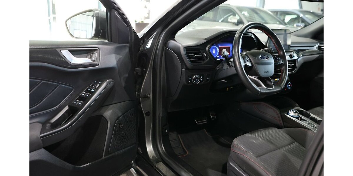 Ford Focus Tunier 1.5 EB ST-LINE-X SPORT / PANORAMA 108.000 km 18.444 &euro; Hamm 59077