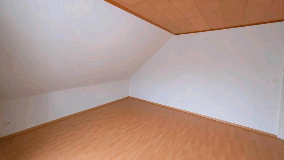 Dachgeschoßwohnung Burgwedel - 3 Zimmer, 85 m&sup2;, 1.040&euro; | Angebot:26611280