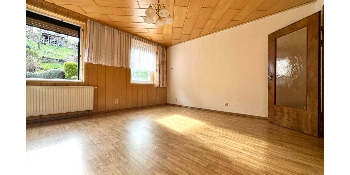 Etagenwohnung Schmalkalden - 3 Zimmer, 67 m&sup2;, 65.000&euro; | Angebot:26273002