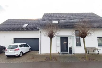 Modernes freistehendes Haus mit Einliegerwohnung und PV-Anlage 7 zimmer