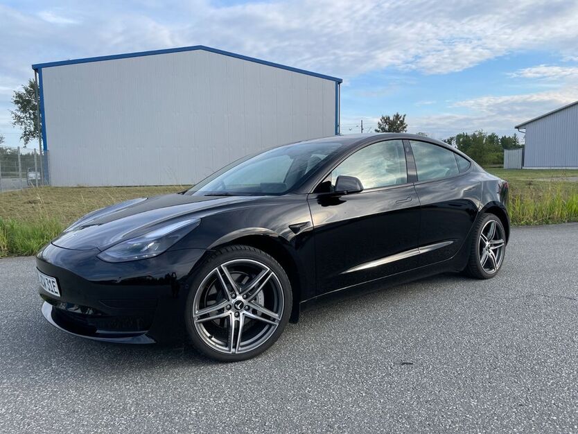 Tesla Model 3 29.525 km 26.900 € Wang 85368