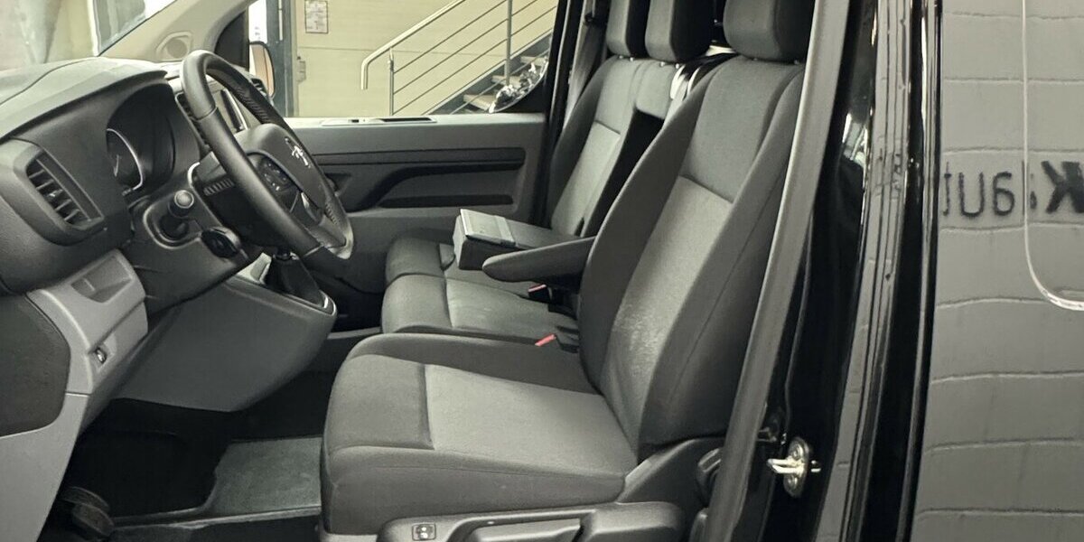 Opel Vivaro Cargo 1.5 D Edition M 1.Hand Sitzhzg 9.900 km 23.960 &euro; Lich 35423